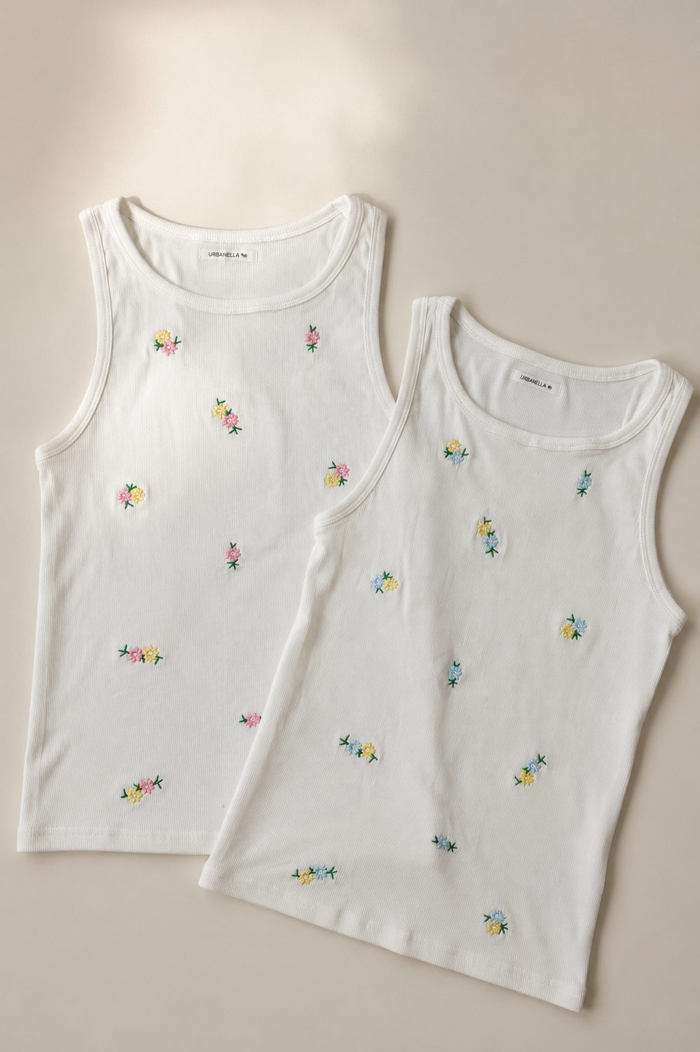 Camiseta básica con bordados