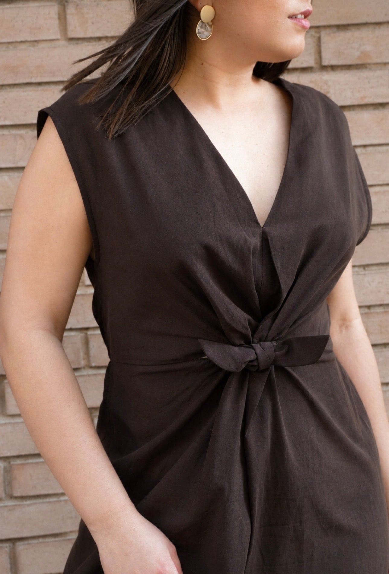Vestido Color Marrón con detalle de nudo